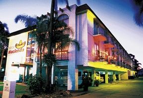 Airport Hacienda Motel - VIC Tourism 0