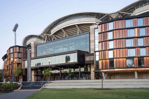 Oval Hotel - VIC Tourism 0