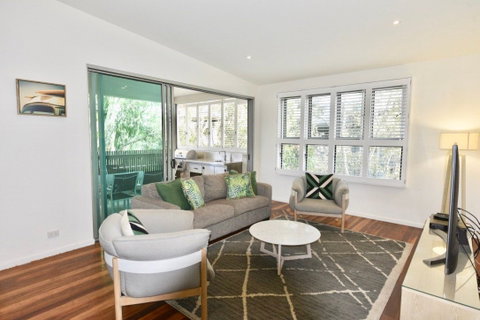 East On Byron - VIC Tourism 1
