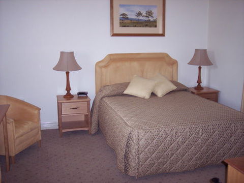 Ross Motel & Caravan Park - VIC Tourism 1