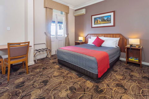 Quality Hotel Bayswater - VIC Tourism 1