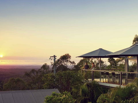 Mercure Clear Mountain Lodge - VIC Tourism 1