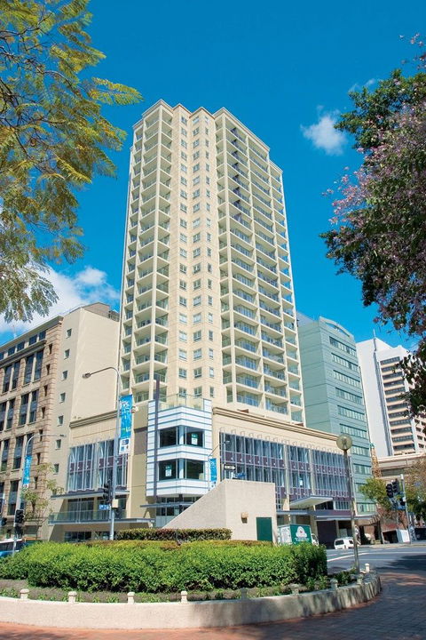 Oaks Lexicon Apartment Hotel - VIC Tourism 0