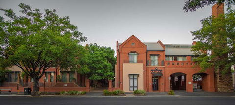Majestic Old Lion Apartments - VIC Tourism 0