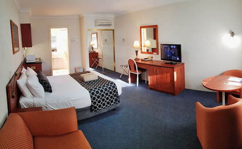 Amber Court Motor Inn - VIC Tourism 1