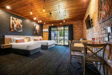 Macquarie Inn - VIC Tourism 1