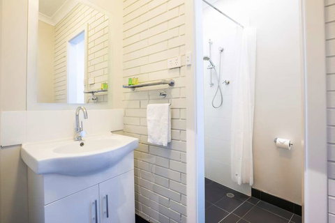 Nightcap at Playford Tavern - VIC Tourism 1