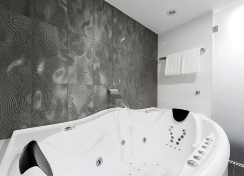 Avenue Hotel Canberra - VIC Tourism 4