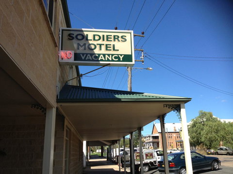 Soldiers Motel - VIC Tourism 0