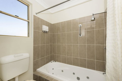 Soldiers Motel - VIC Tourism 8