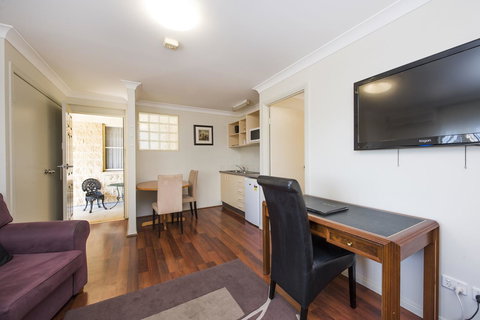 Soldiers Motel - VIC Tourism 6