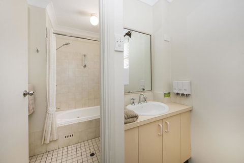 Soldiers Motel - VIC Tourism 19