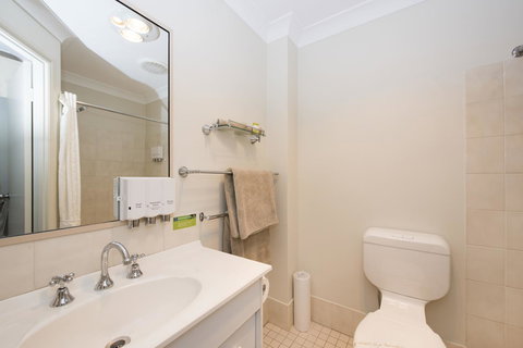 Soldiers Motel - VIC Tourism 5