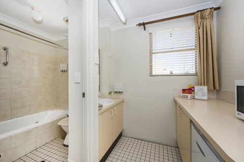 Soldiers Motel - VIC Tourism 7