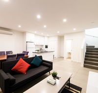 3BR Townhouse Double Garage walk to Lake Ginninderra - VIC Tourism