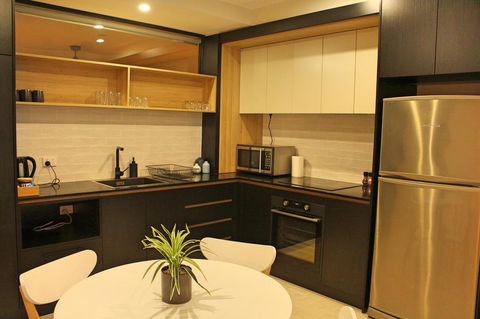 Stylish, Modern, Cute As A Button - Braddon CBD - VIC Tourism 0