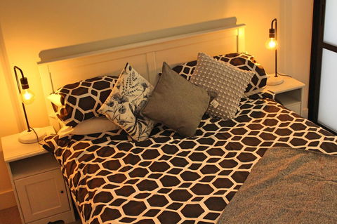Stylish, Modern, Cute As A Button - Braddon CBD - VIC Tourism 12