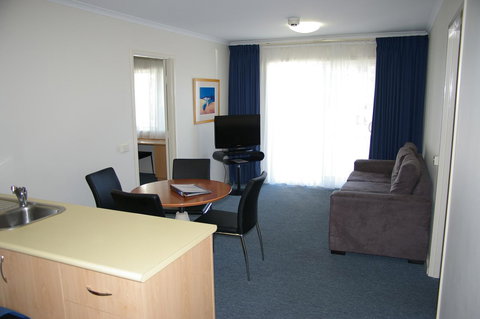 Ramada Encore Belconnen - VIC Tourism 16