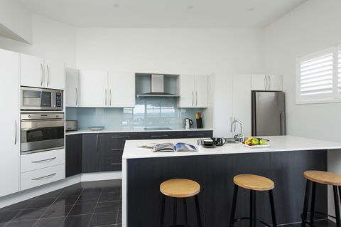 Mollymook Beachfront Penthouse 9 - VIC Tourism 4