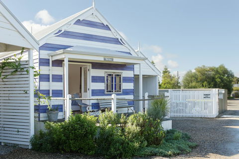Beach Huts Middleton - VIC Tourism 39