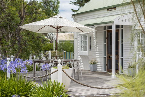 Beach Huts Middleton - VIC Tourism 14