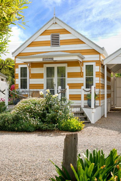 Beach Huts Middleton - VIC Tourism 25