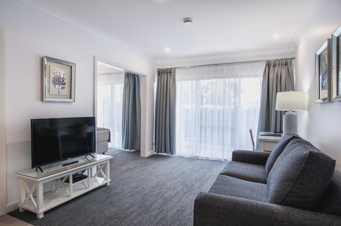 Marina Hotel - VIC Tourism 24