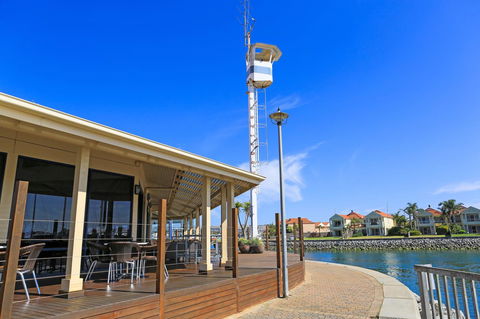 Marina Hotel - VIC Tourism 36