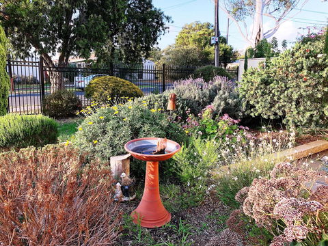Beautiful Garden House - VIC Tourism 21