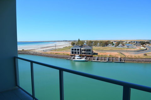 Wallaroo Marina Luxury Apartment - VIC Tourism 6
