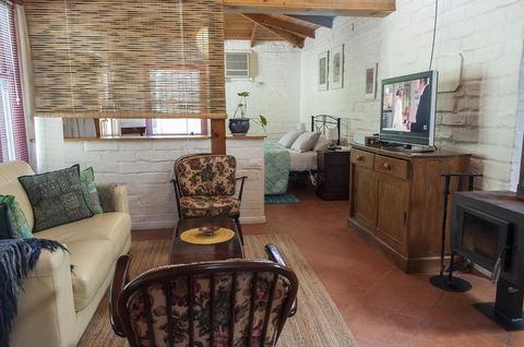 Trevalia Accommodation - VIC Tourism 1