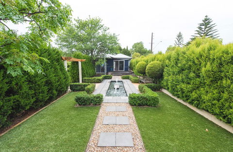 S T U D I O 22 Peaceful Retreat With Garden Views - VIC Tourism 5