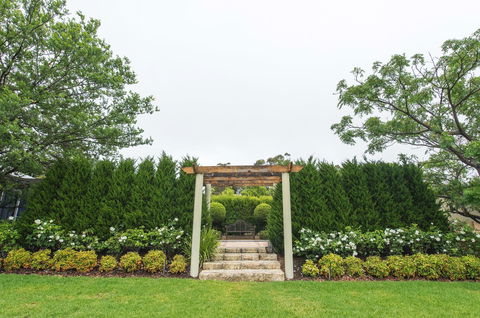 S T U D I O 22 Peaceful Retreat With Garden Views - VIC Tourism 10