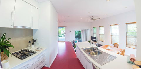 S T U D I O 22 Peaceful Retreat With Garden Views - VIC Tourism 4