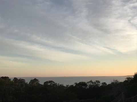 S T U D I O 22 Peaceful Retreat With Garden Views - VIC Tourism 16