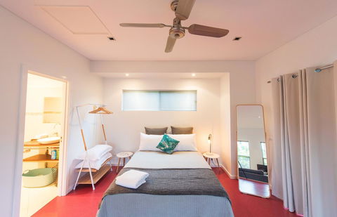 S T U D I O 22 Peaceful Retreat With Garden Views - VIC Tourism 3