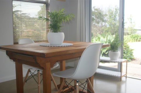 S T U D I O 22 Peaceful Retreat With Garden Views - VIC Tourism 9
