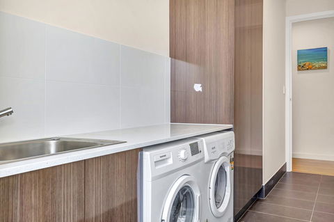 Eastern Breeze - VIC Tourism 21