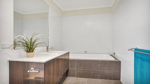 Eastern Breeze - VIC Tourism 18