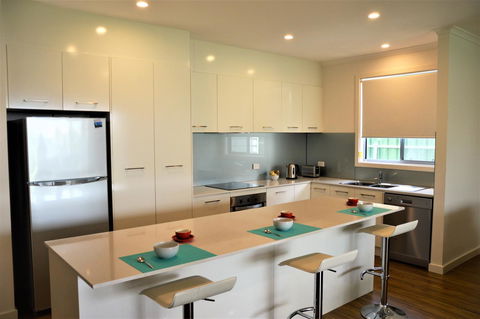 Eastern Breeze - VIC Tourism 0