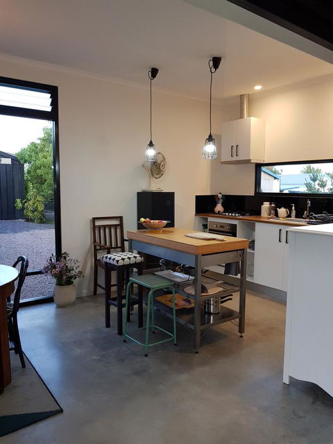 Sinclair Eco House - VIC Tourism 9