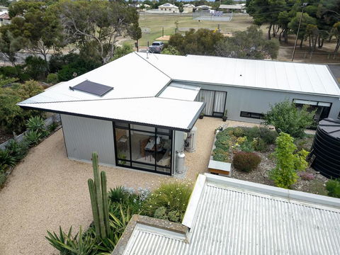 Sinclair Eco House - VIC Tourism 6