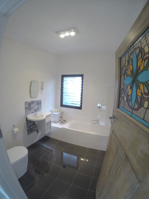 Sinclair Eco House - VIC Tourism 7