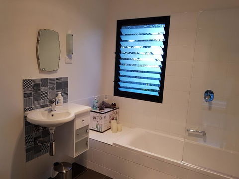 Sinclair Eco House - VIC Tourism 25