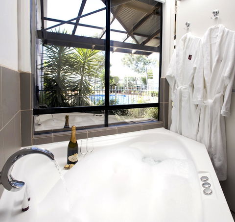 Majestic Oasis Apartments - VIC Tourism 9