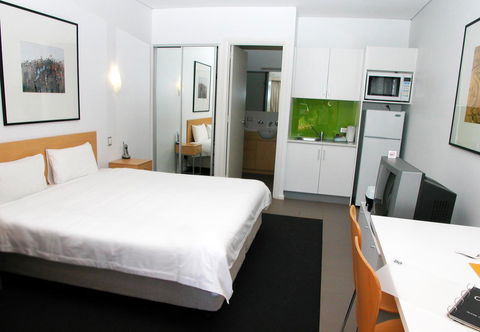 Majestic Oasis Apartments - VIC Tourism 11