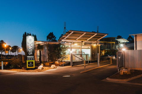 Majestic Oasis Apartments - VIC Tourism 1