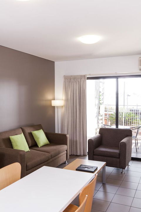 Majestic Oasis Apartments - VIC Tourism 17