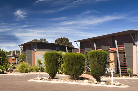 Majestic Oasis Apartments - VIC Tourism 7