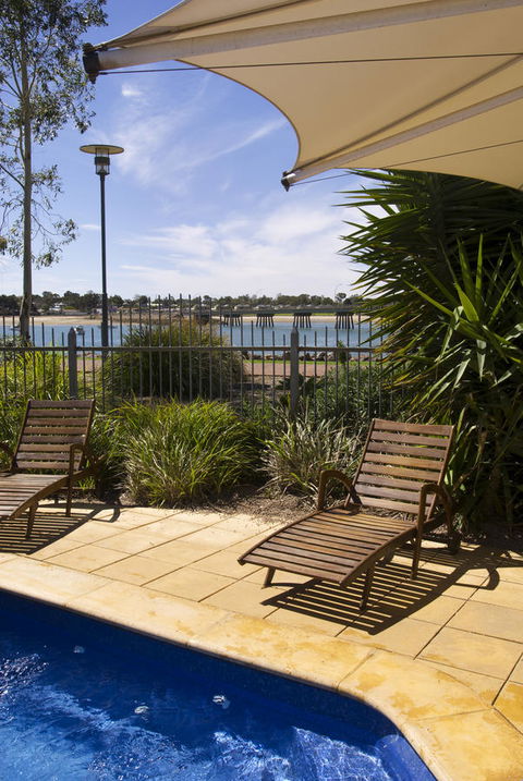 Majestic Oasis Apartments - VIC Tourism 13